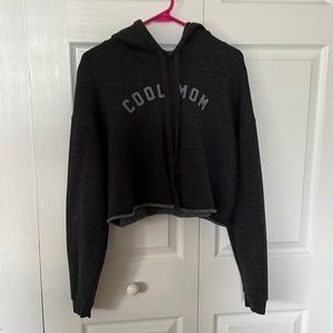 COOL MOM CROPPED FLEECE HOODIE